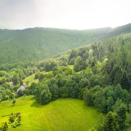 Klimatyczna U Podnoza Gory بيت خشبي