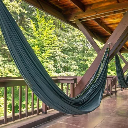 Klimatyczna U Podnóża Góry Lodge