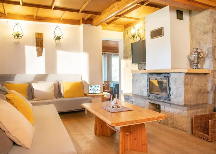 Orman Evi Klimatyczna U Podnoza Gory Porąbka